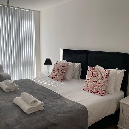 Berks Luxury Serviced Apartments , Free Parking, Free Gym And Free Wifi Bracknell Quarto foto