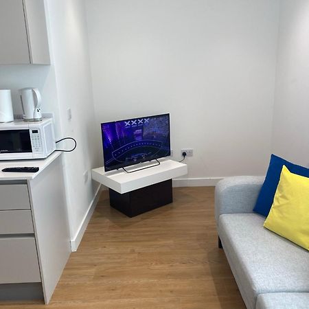 Berks Luxury Serviced Apartments , Free Parking, Free Gym And Free Wifi Bracknell Quarto foto