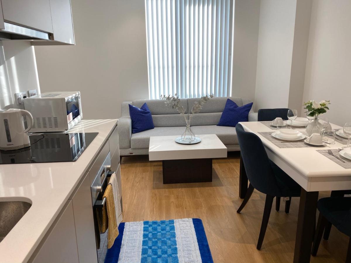 Berks Luxury Serviced Apartments , Free Parking, Free Gym And Free Wifi Bracknell Exterior foto