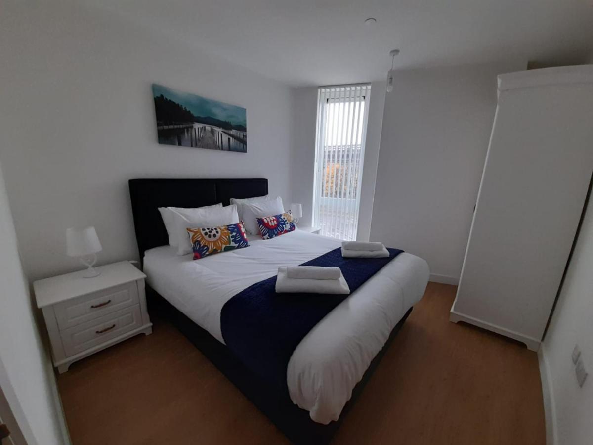 Berks Luxury Serviced Apartments , Free Parking, Free Gym And Free Wifi Bracknell Exterior foto