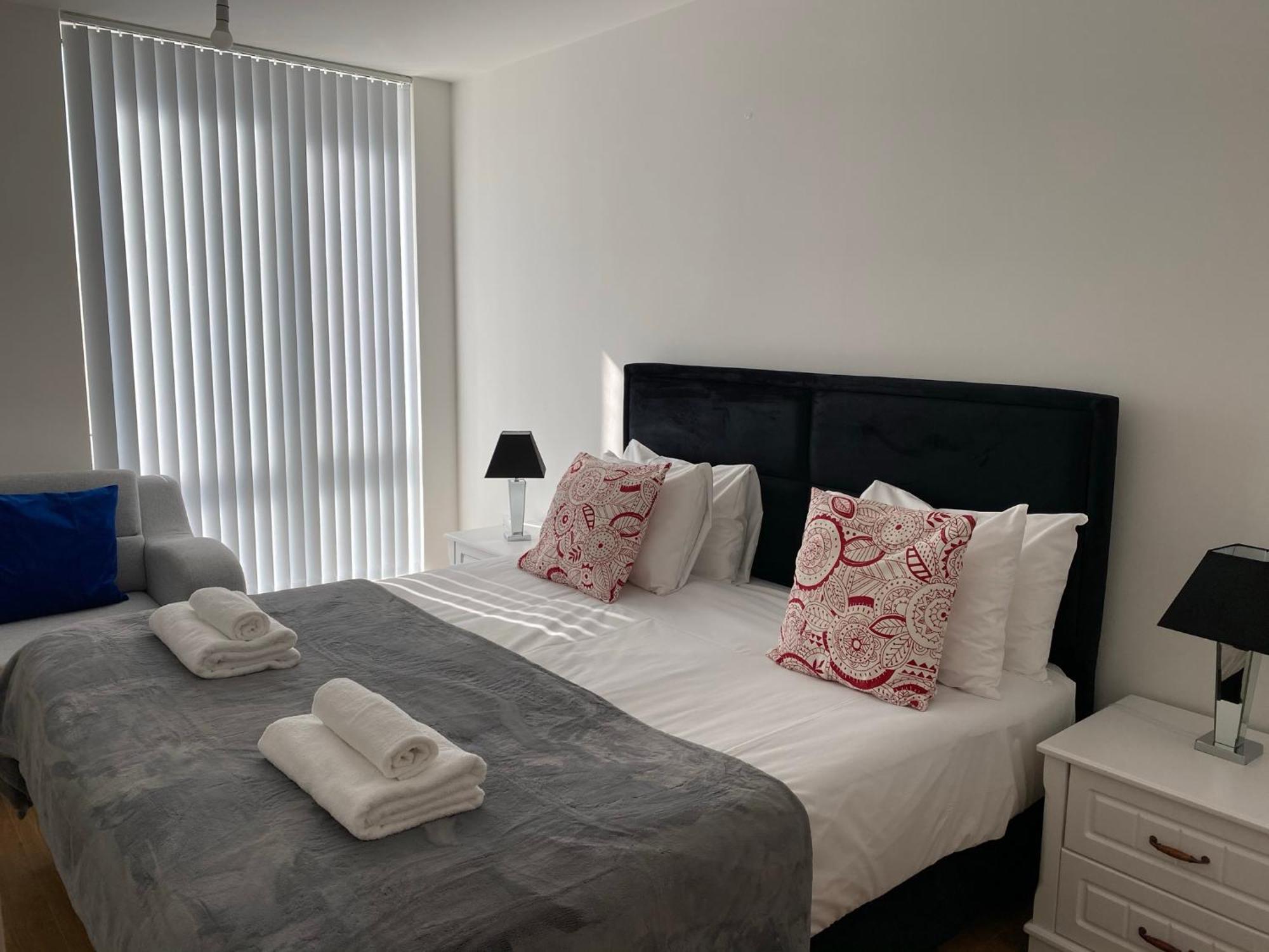 Berks Luxury Serviced Apartments , Free Parking, Free Gym And Free Wifi Bracknell Quarto foto